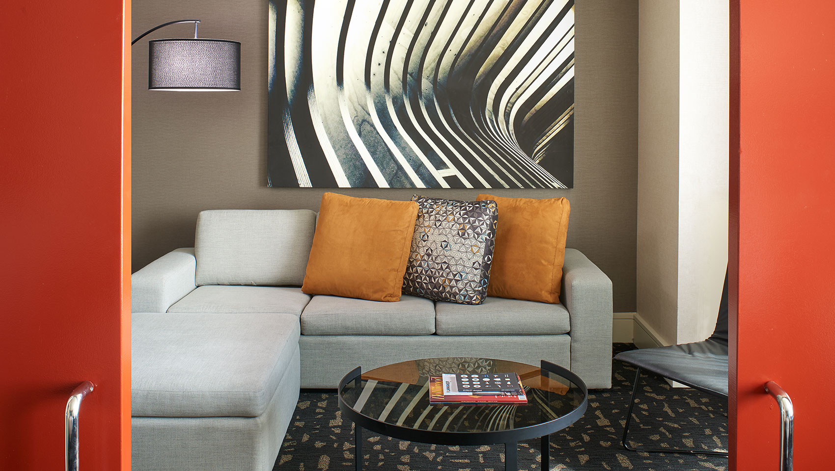 1 Bedroom Suite Living Area Skyline View Parlor